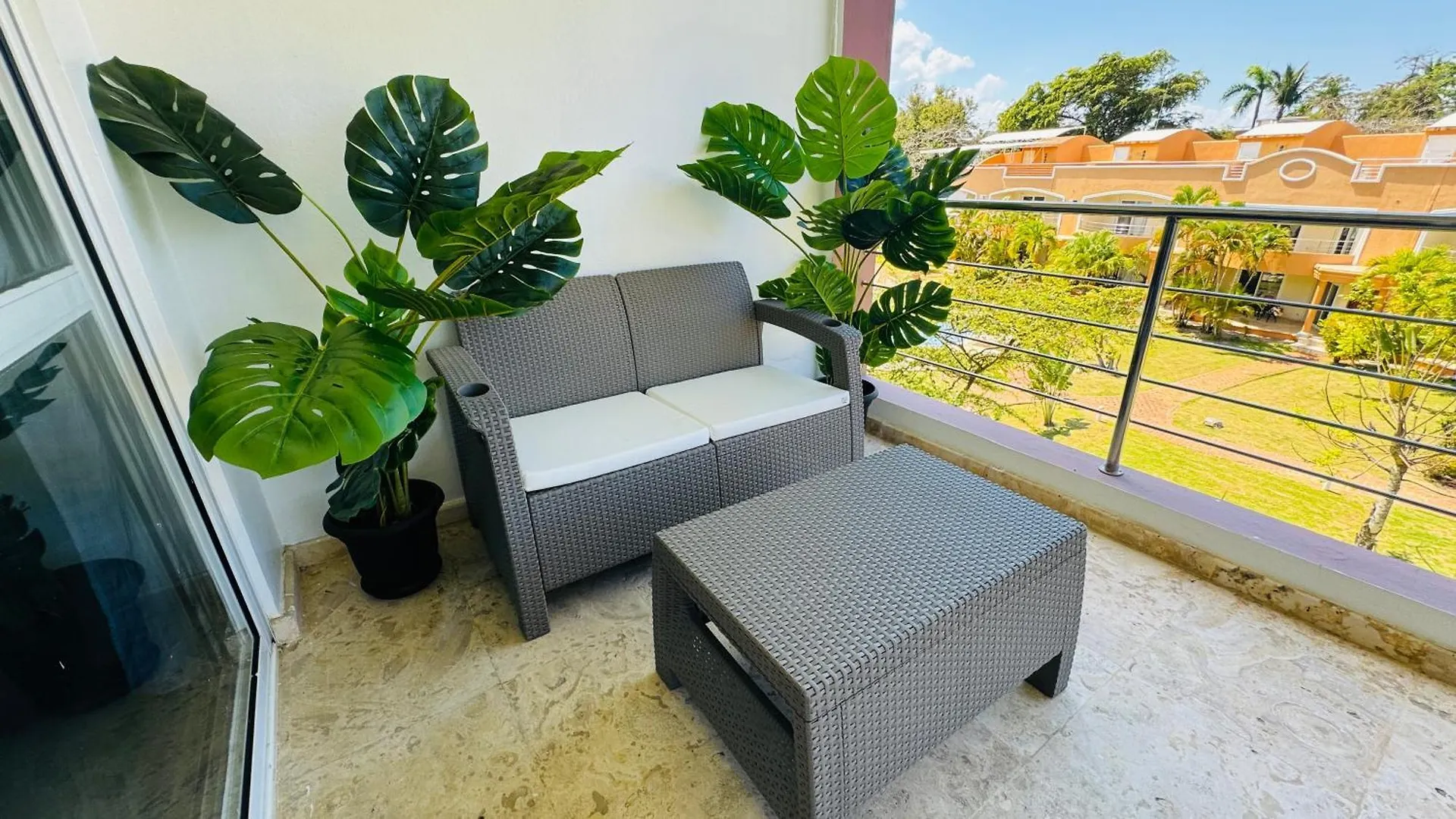 Las Ballenas Beachfront Apartments Las Terrenas
