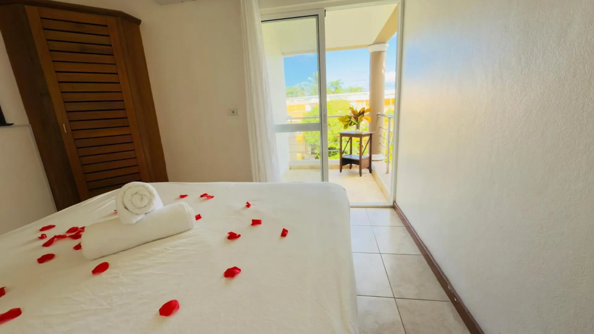 Las Ballenas Beachfront Apartments Las Terrenas
