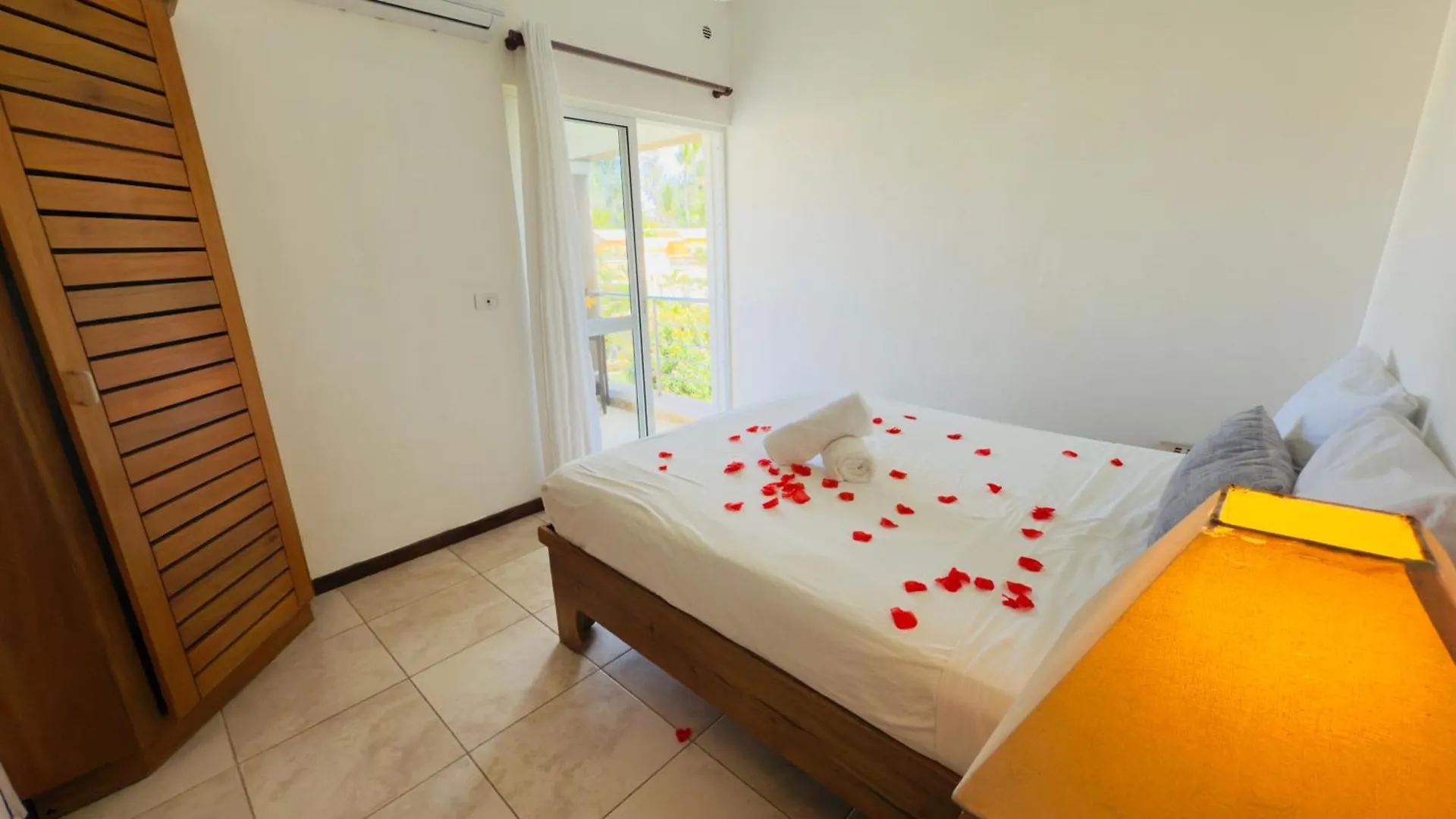 Las Ballenas Beachfront Apartments Las Terrenas